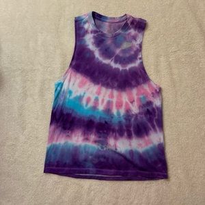 Women’s tie dye tank👑